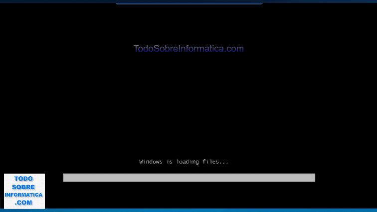 Windows 7 está cargando los archivos que usará durante la instalación